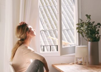 5 Easy Ways How To Stay In The Present Moment?